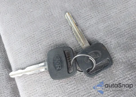 2003 Toyota Corolla Ce из США, поврежденный, VIN 2T1BR32E93C150028